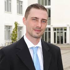 Daniel Tomljenovic: Ausbildung und Berufserfahrung