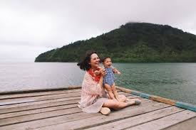 Punya Bayi 9 Inspirasi Liburan Artis Ini Bisa Ditiru Mama Muda