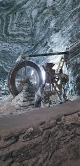 Pe partea dreaptă (cum intri ) sunt expuse tipuri de sare extrase din toate minele de sare din românia. Salina Ocnele Mari Program Septembrie 2020 Programul De Vizitare A Bazei Turistice Salina Ocnele Mari Este UrmÄƒtorul In Perioada 1 13 Septembrie 2020 Luni Joi Intre Orele 09 00