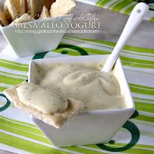 E' sostanzialmente una tzatziki greca senza cetriolo, che vien sostituito dalla menta. Salsa Allo Yogurt Ricetta Veloce In 5 Minuti