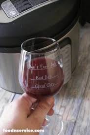 Per fare il vino a casa si deve avere un posto dove poterlo conservare al meglio, per questo è indispensabile una cantina o un garage, fatta questa doverosa ottenuta la materia di buona qualità e soprattutto fresca (poichè da essa dipende la buona la produzione di un buon vino fatto in casa). La Ricetta Per Fare Il Vino Rosso In Casa Zucchero Pentola A Pressione