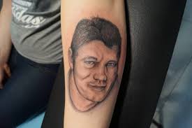 Auparavant, il était le plus souvent effectué avec de l'encre de chine ou des encres à base de charbon ou de suif. Salon De Tatouages Realisme Babylone Tattoo Piercing Seclin Lille