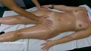 Masseur Fingering Clients Pussy on Massage Bed - XNXX.COM