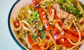 Udon (うどん or 饂飩) is a thick noodle made from wheat flour, used in japanese cuisine.it is a comfort food for many japanese people. Lapsha Udon Gotovim S Kuricej I Ovoshami Ot Shefmarket