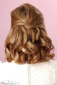 Add some more glamour by using a there are lots of variants of the mother bride hairstyles updos, but this one is probably one of the for mothers of the bride who prefer to wear their hair down, make use of a medium barreled iron. Mother Of The Bride Hairstyles 30 Hairstyles For The Mother Of The Bride