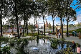 Zaryadye park is a landscape urban park located adjacent to red square in moscow, russia, on the site of the former rossiya hotel. Park Zaryade V Moskve Obshestvennaya Sreda Ryadom S Kremlem