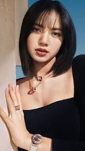 Lisa de Lisa luce alta joyería en hermoso vestido amarillo