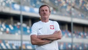 Kacper kozłowski, född 16 oktober 2003, är en polsk fotbollsspelare som spelar för pogoń szczecin. Iker Casillas Docenil Klase Jozefa Mlynarczyka Gol24