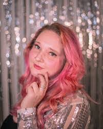 Cassandra Hopper's Instagram, Twitter & Facebook