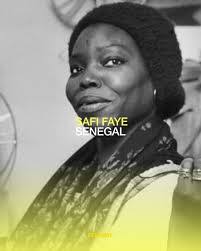 Carrie Lumpkin's Instagram, Twitter & Facebook