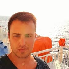 La donna va a letto con chi vuole, l'uomo va a letto con chi può.🟡 La donna  sposa chi può, l'uomo sposa chi vuole. 🟡