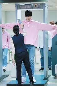 The idol is officially 189 cm according to fnc entertainment, however, among fans, the real how old is rowoon from sf9? The Idol That Has Issue Taking The Bus Because Of His Tall Height Kpopmap