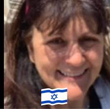 I loved how these came out 🤩 This mold is super easy to work with and it's  reusable. Comment HEARTS for the link or you can find it here:  https://amzn.to/4r4vLss #chocolate #holograph #