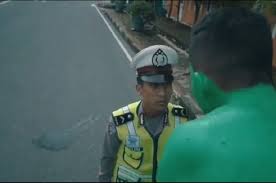 Muncul kabar yang menyebut bahwa hulk sudah menikahi camila.hulk mengunggah foto dirinya dengan camila di akun instagram pribadinya. Kocak Video Detik Detik Hulk Marah Karena Ditilang Polisi Kejadiannya Di Bangka Belitung Semua Halaman Gridoto Com