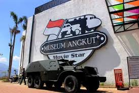 Harga tiket masuknya cukup terjangkau, rp.15.000 ribuan saja. 60 Tempat Wisata Malang Yang Harus Kamu Datangi Saat Ke Kota Apel