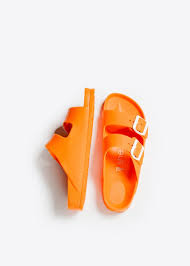 womens slides she wear
