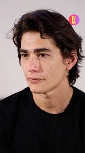 Declaramos oficialmente al uruguayo #EnzoVogrincic nuestro crush del 2024  😍 ¿Quién más está de acuerdo? #LaSociedadDeLaNieve #Uruguay, [📹: Getty]