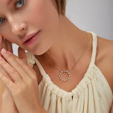 Buy our 2 Ct Emerald Shape Diamond Pendant Necklace