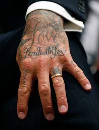 David beckham has always been one to express himself through his personal appearance. David Beckham S Tattoos Und Ihre Bedeutung In Chronologischer Reihenfolge Gq Germany