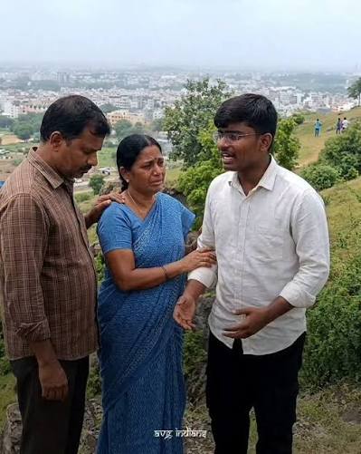 A heartbreaking tragedy unfolded in Chhatrapati Sambhajinagar after an  intense argument over an iPhone led to the devastating loss of an entire  family. According to local reports, a young boy climbed ...
