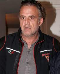Πασχάλης τσαρούχας | έθνος / αιφνιδιαστική συγκέντρωση του κινήματος «δεν πληρώνω» στα γραφεία της δεη. Pasxalhs Tsaroyxas Spania Dhmosia Emfanish Me Ton 12xrono Gio Toy Fthis Gr