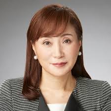 Mari Matthews's Instagram, Twitter & Facebook