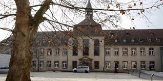 Sa suppression était une promesse du président en réponse à la crise des gilets jaunes. Emmanuel Macron Confirme La Suppression De L Ena