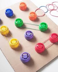 открытка бабушке на день рождения своими руками от ребенка Geobrett Aus Quetschiedeckeln Wir Sammeln Die Bunten Deckel Schon Einige Zei Montessori Material Selber Machen Kindergarten Kinder Spiele Fur Kleinkinder