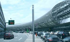 Der shuttleservice wird von den betreibern meistens kostenlos zur verfügung gestellt und bringt sie innerhalb weniger minuten zum. Parkfuchs Parken Am Flughafen Dusseldorf