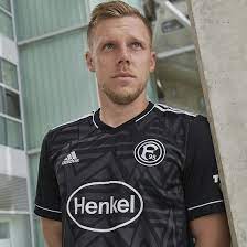 Weitere folgten und nach und nach entstand eine sammlung, die hier grundlage für eine galerie der trikothistorie von fortuna düsseldorf sein soll. Fortuna Dusseldorf 1895 Fortuna Prasentiert Trikots Fur Die Saison 2021 22