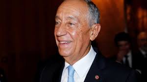 Tourists walk to the praia da rocha beach in. Euro Feminino Marcelo Rebelo De Sousa Ligou A Dar Os Parabens A Selecao