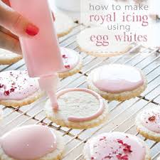Using only three ingredients, this royal icing recipe is great for decorating cookies, gingerbread houses and piping flowers. 10 Best Royal Icing Without Meringue Powder Recipes Yummly