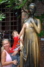 Romeo and juliet statue in verona. Romeo Heartland Europe