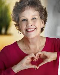 Look I'm just like Travis Kelce!!!! During the Chiefs football game, Travis  flashed this heart sign to Taylor Swift. Except I love quilting, oh and all  of you!! Happy Day #jennymscq #loveyou #