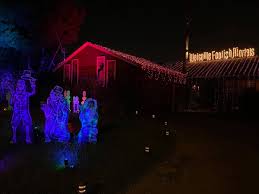 The front yard north hollywood. La Yard Haunt Displays A Tour Of Burbank North Hollywood More