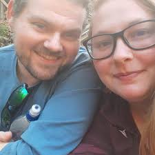 What are some ideas for a cafe-style plaza in Disney Dreamlight Valley?