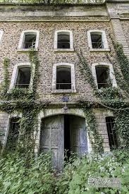 Facade De La Caserne Du Fort Du Haut Buc Avec Ses Deux Niveaux Beverlybuc Buc Fortdebuc Fortduhautdebuc Facade Maison Abandonnee Le Manoir