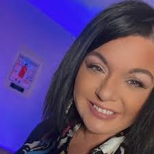 Amber Stoll's Instagram, Twitter & Facebook