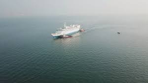 Leisure pools shapes and styles. Tugboats Push Cruise Leisure World To Swettenham Pier At Penang Island 4k And Hd Footage Video Stock Photos Royalty Free Images Vectors Footage Yayimages