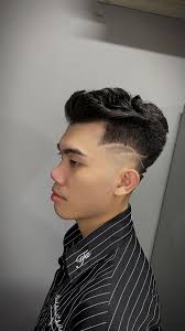 Đố ae biết kiểu tóc này tên là gì:)))))), #barber #haircut #joyce  #joycebarberhome #sporthair #tattoohair #colorhair #shortquiff #undercut  #modernquiff #ivyleague #sidepart #mohican #crop #buzzcut