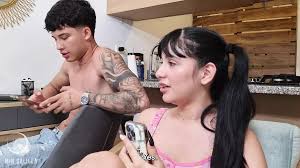 Primos cachondos quieren rehacer videos que vieron en internet y terminan  follando apasionadamente | xHamster