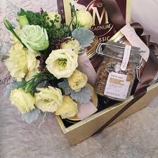 Dulang yang diperbuat daripada kayu, kaca dan juga logam dengan pelbagai versi warna yang menarik! Cheapest Dulang Kayu Hantaran Home Facebook