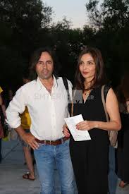 Δείτε τι ανακάλυψε ο χρήστης σοφία αδαμίδου (sofoulaadamidou2008l) στο pinterest, τη μεγαλύτερη συλλογή ιδεών στον κόσμο. Einai H Omorfh Syzygos Poly Gnwstoy Ellhna Tragoydisth Deite Toys Mazi Zinapost Gr