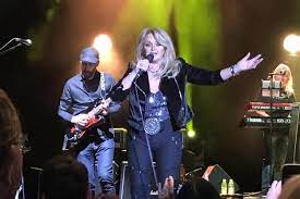 Sign in to check out what your friends, family & interests have been capturing & sharing around the world. Bonnie Tyler Blickt In Bielefeld Mit Selbstironie Auf Ihre Karriere Zuruck Bonnie Tyler Dankt Gott Fur Botox Bielefeld Westfalen Blatt
