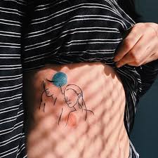Cizgisel Dovmeleriyle Aski Anlatan Sanatcidan 20 Dovme Modeli Sanatli Bi Blog Tattoos Hand Tattoos Arm Band Tattoo