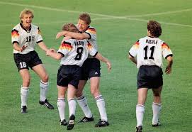 20 x 20 x 6 cm (stammt aus dem verlass des ddr. Die Em Trikots Der Dfb Elf Seit Den 70ern Netzathleten De