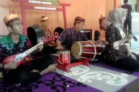 Kalau diperhatikan dengan seksama, alat musik. Bila Gambus Ala Banjar Jadi Penghibur Lounge Sebuah Hotel Halaman All Kompas Com