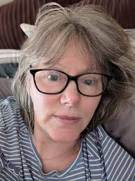 Lata mangeshkar brushing her hair during her early age.