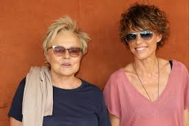 La comédienne a eu passé très sombre, et avait du mal à croire en l'amour. Anne Le Nen La Compagne De Muriel Robin Ne Se Voyait Pas Avec Une Femme