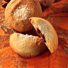 You can also fold a single circle in half to create a half moon to create a smaller cookie. Raisin Filled Sugar Cookies California Raisins